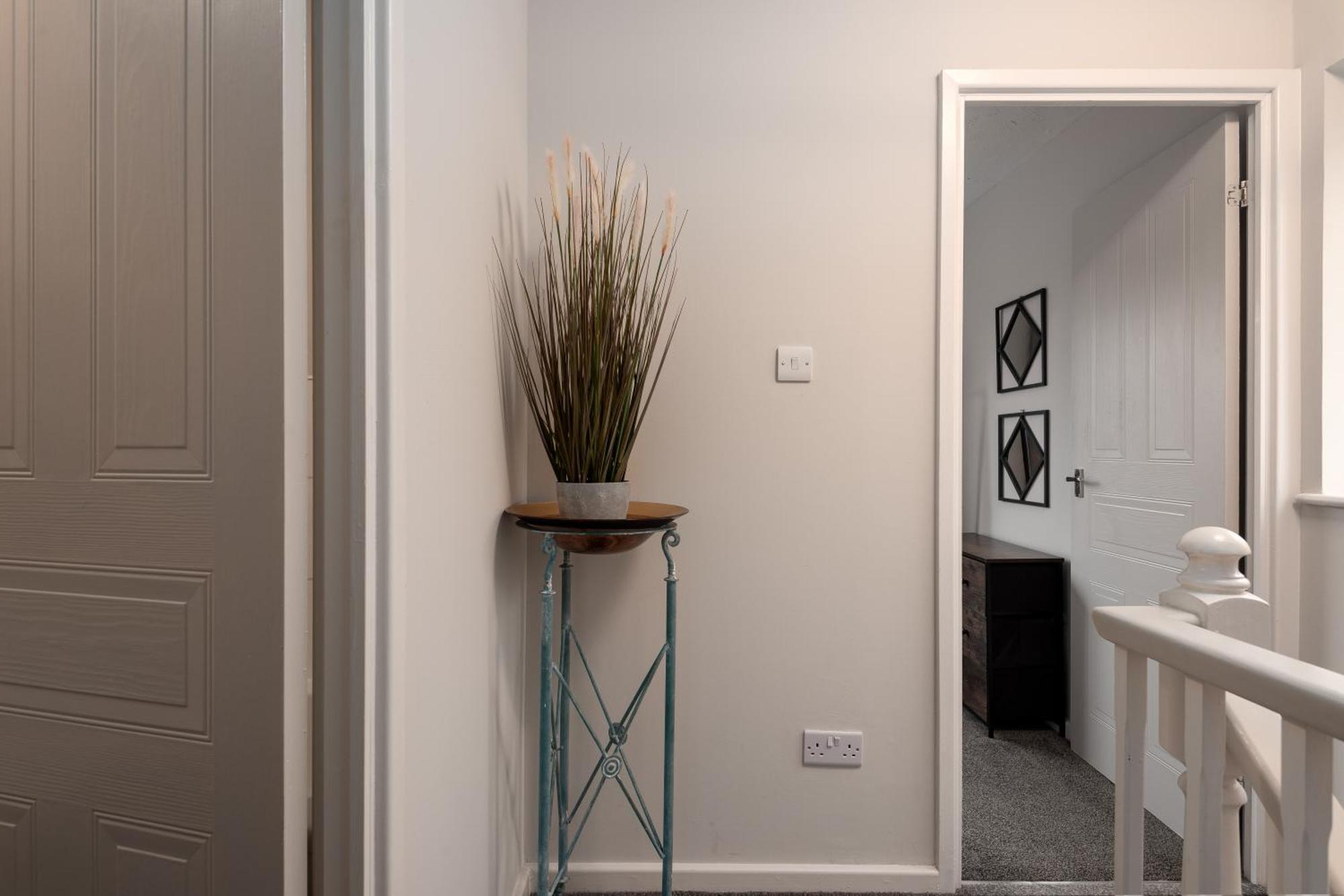 Worcester Fabulous Cherry Tree Mews Self Check In Dogs Welcome By Prior Arrangement , 2 Double Bedrooms ,Super Fast Wi-Fi, With Free Off Road Parking For 2 Vehicles Near Royal Hospital And Woodland Walks 외부 사진