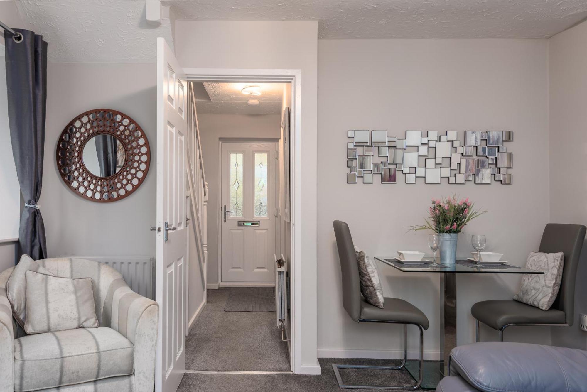 Worcester Fabulous Cherry Tree Mews Self Check In Dogs Welcome By Prior Arrangement , 2 Double Bedrooms ,Super Fast Wi-Fi, With Free Off Road Parking For 2 Vehicles Near Royal Hospital And Woodland Walks 외부 사진